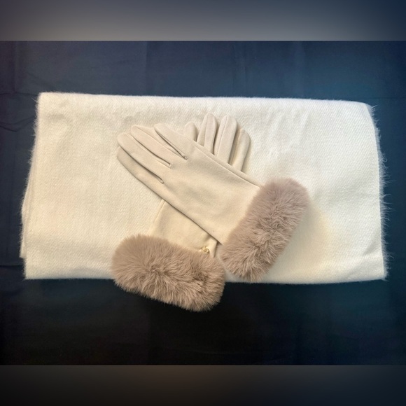 NWOT Anne Klein Scarf & Gloves Set w/Goldtone AK Emblems - Picture 1 of 7